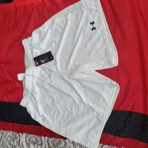 Under Armour Shorts size L